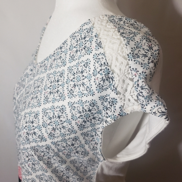 Maurices Cap Sleeve Floral V-Neck Top - Picture 3 of 8